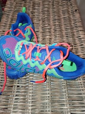 adidas Women's Blue Athletic Sneakers with Green Accents and Pink Laces